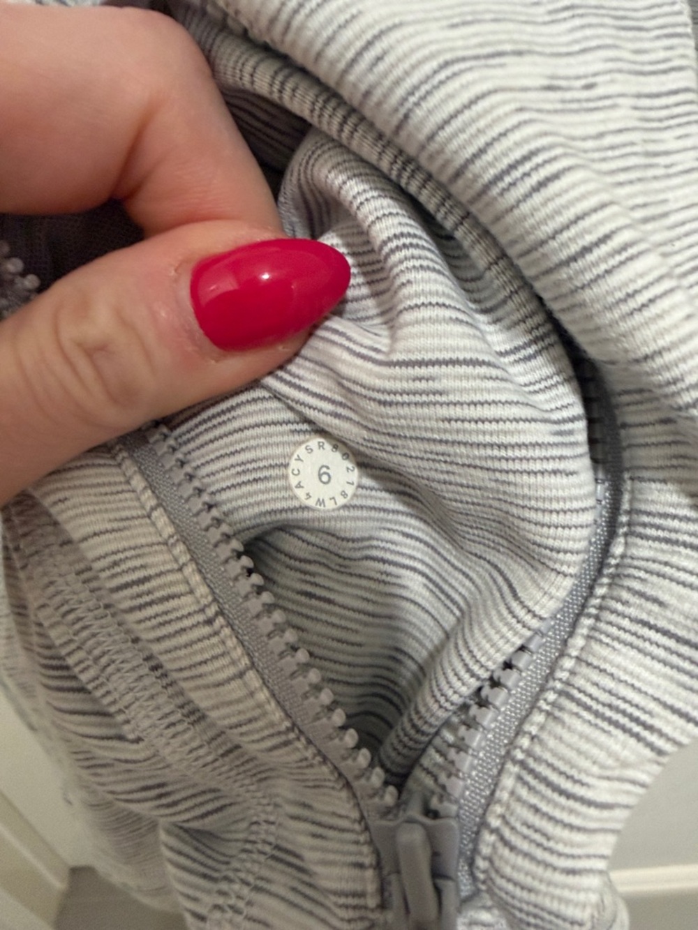 lululemon jacket - Picture 4 of 9